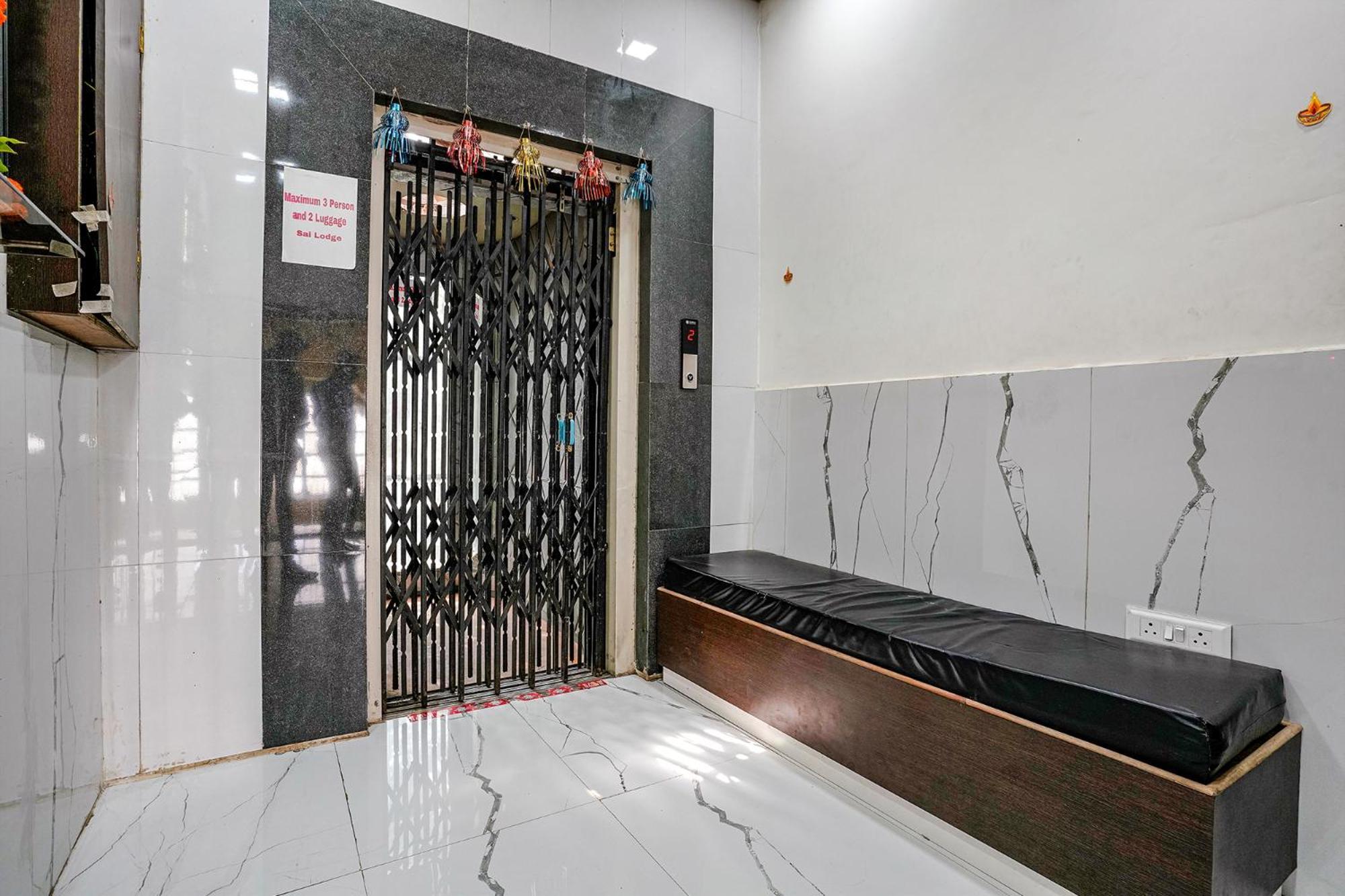 Fabexpress Sai Lodging I - Nr Nashik Railway Station المظهر الخارجي الصورة